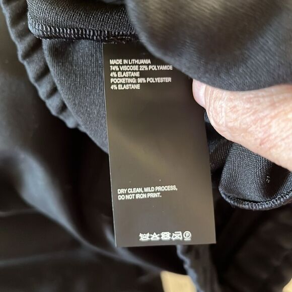 Brady Regenerate Ponte Football Shorts Size L NWT Black - Picture 8 of 8